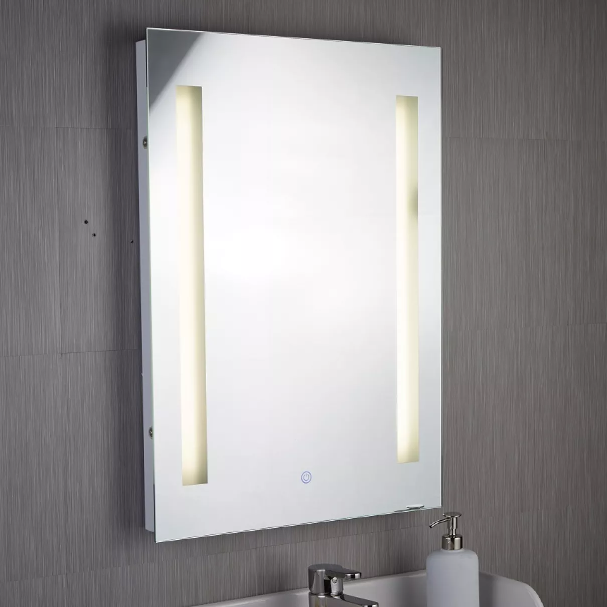 MIRROR - IP44 világító tükör, fürdőszobai lámpa borotva csatlakozóval, érintő kapcsolós - Searchligh